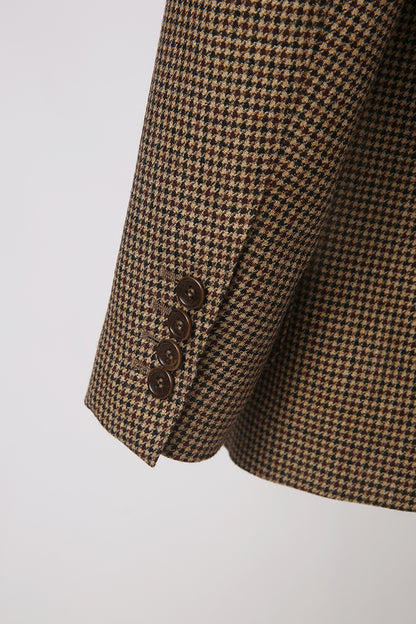 Custom sleeve buttons on tailored houndstooth men’s jacket 